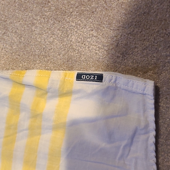 Izod Saltwater Short Sleeve Button Down, M - Picture 3 of 3